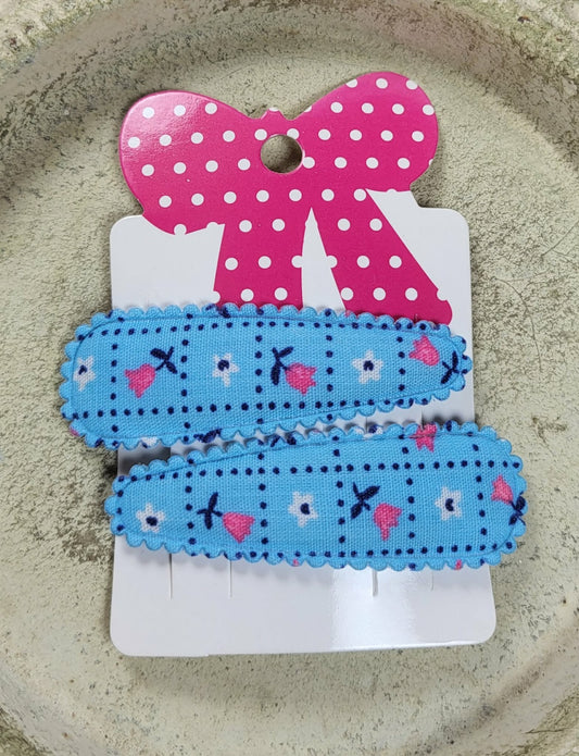 Kind klikspeld blauw met kleine bloemetjes