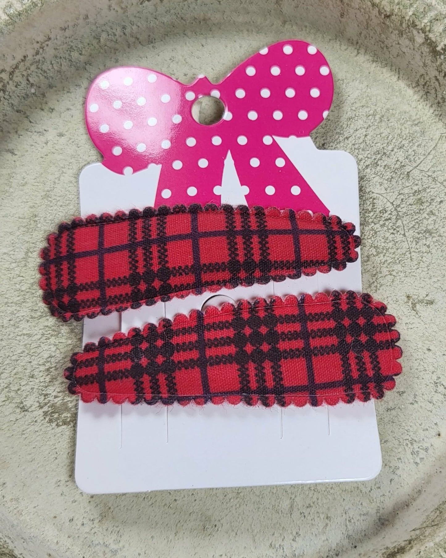 Kind klikspeld rood schots patroon