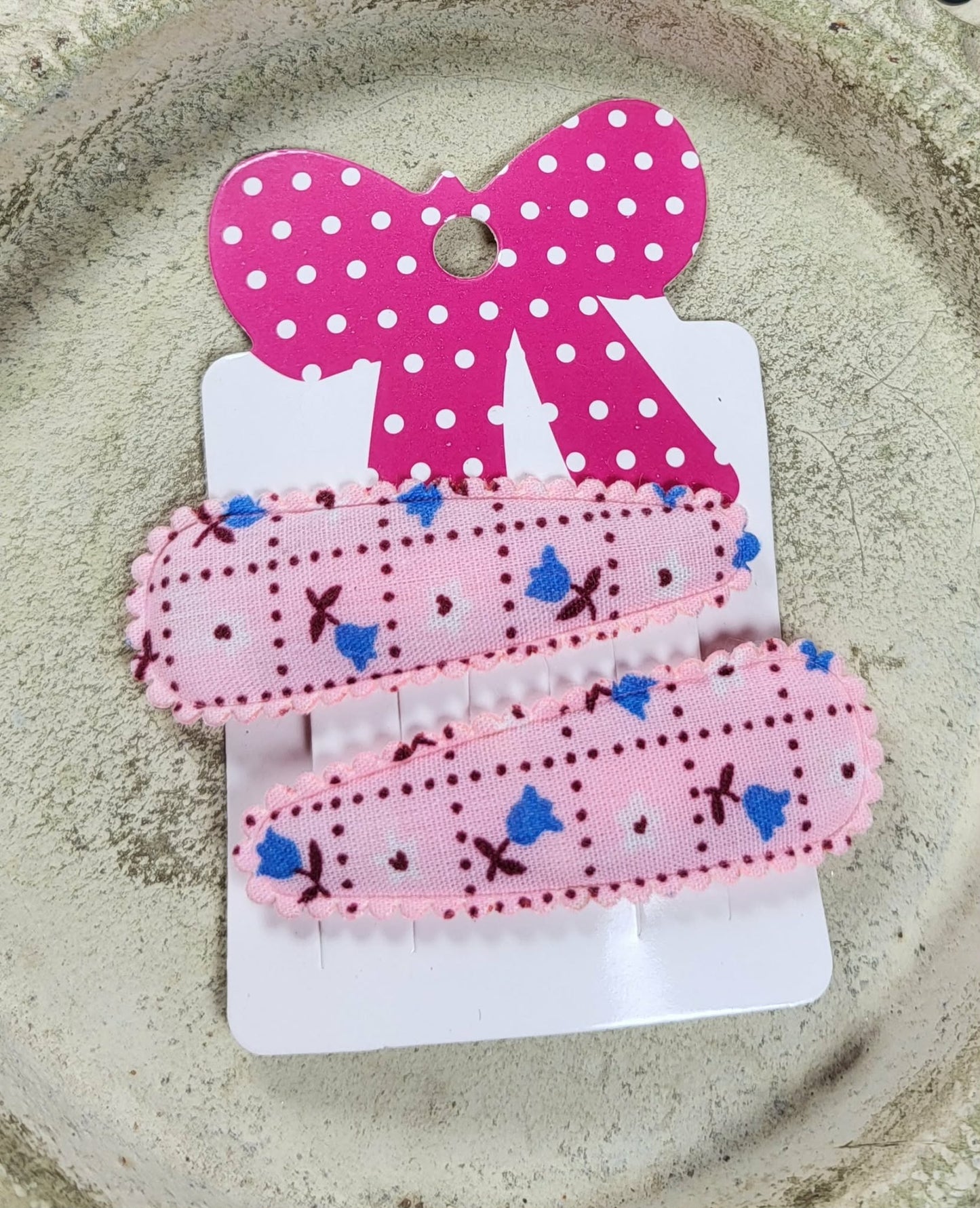 Kind klikspeld roze met kleine bloemetjes